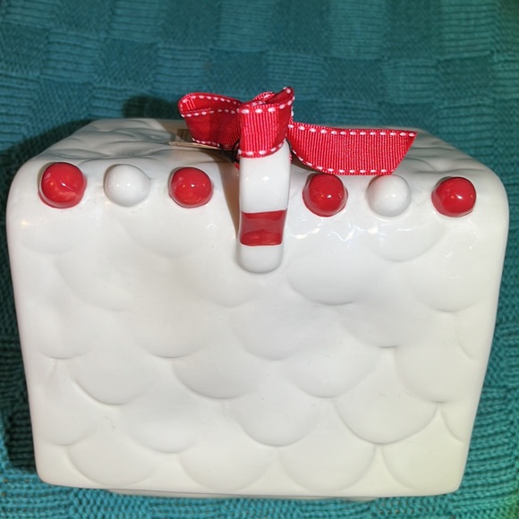 Rae dunn SANTAS WORKSHOP birdhouse - Picture 5 of 8